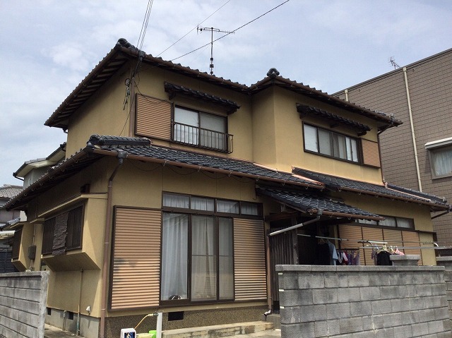 和瓦葺き2階建戸建て住宅